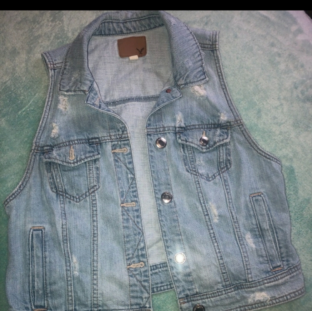 AE Sleeveless Jean Jacket